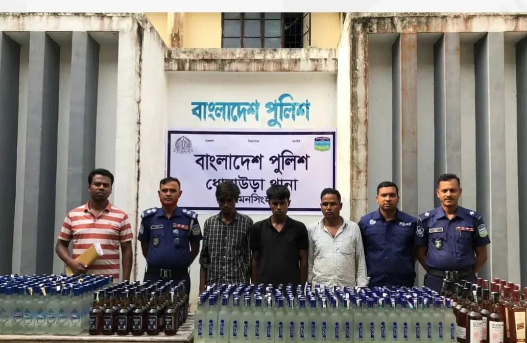 Three Drug Traffickers Held with 549 Bottles of Indian Liquor in Dhobaura