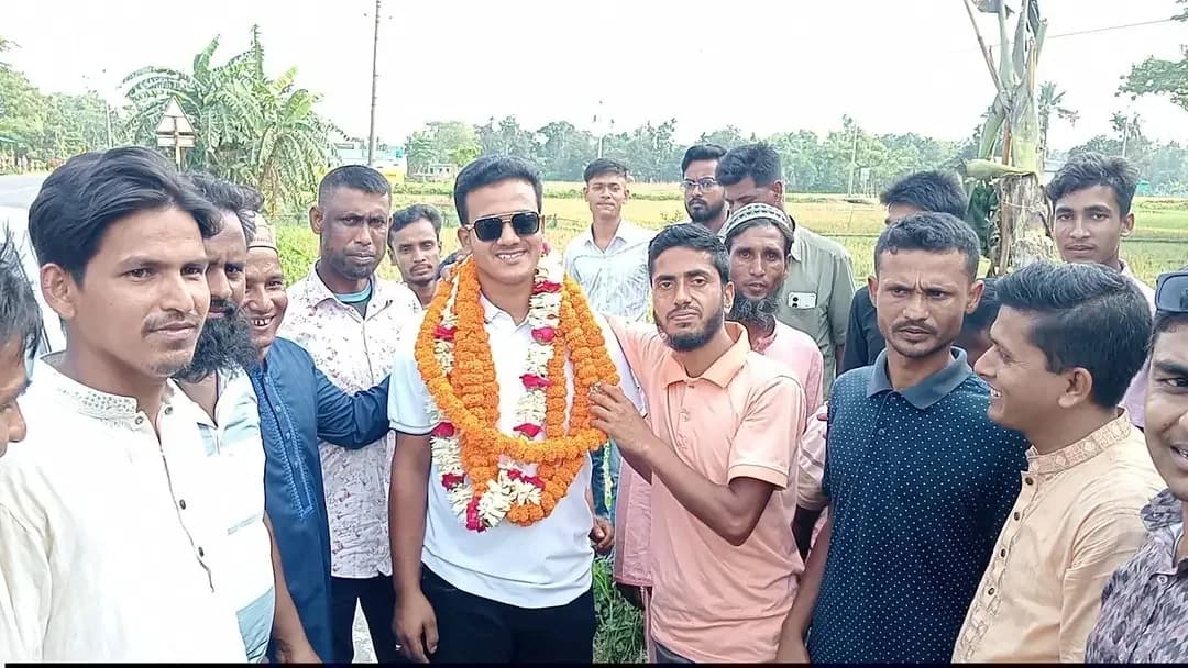 ফুলপুরে ছাত্রদল নেতা রাশেদুল করিম সোহাগকে ফুলেল শুভেচ্ছা ও সংবর্ধনা