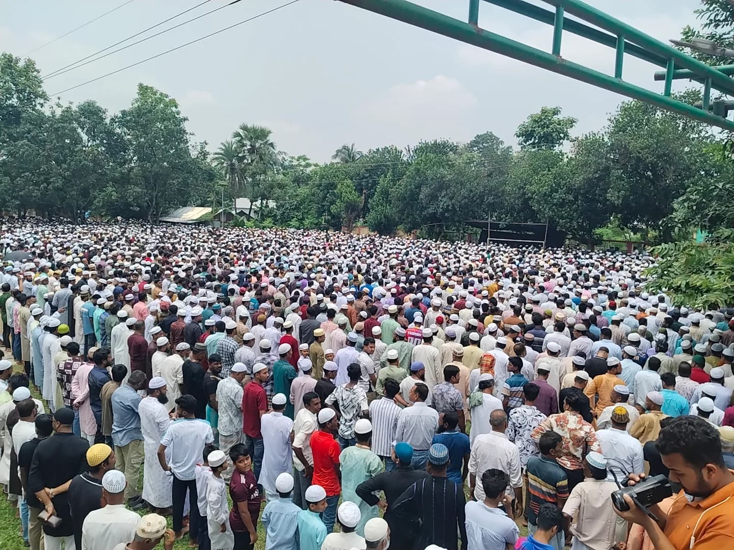 শ্রীপুরে সাবেক মেয়র আনিছুর রহমান ও তাঁর বোনের জানাজা অনুষ্ঠিত
