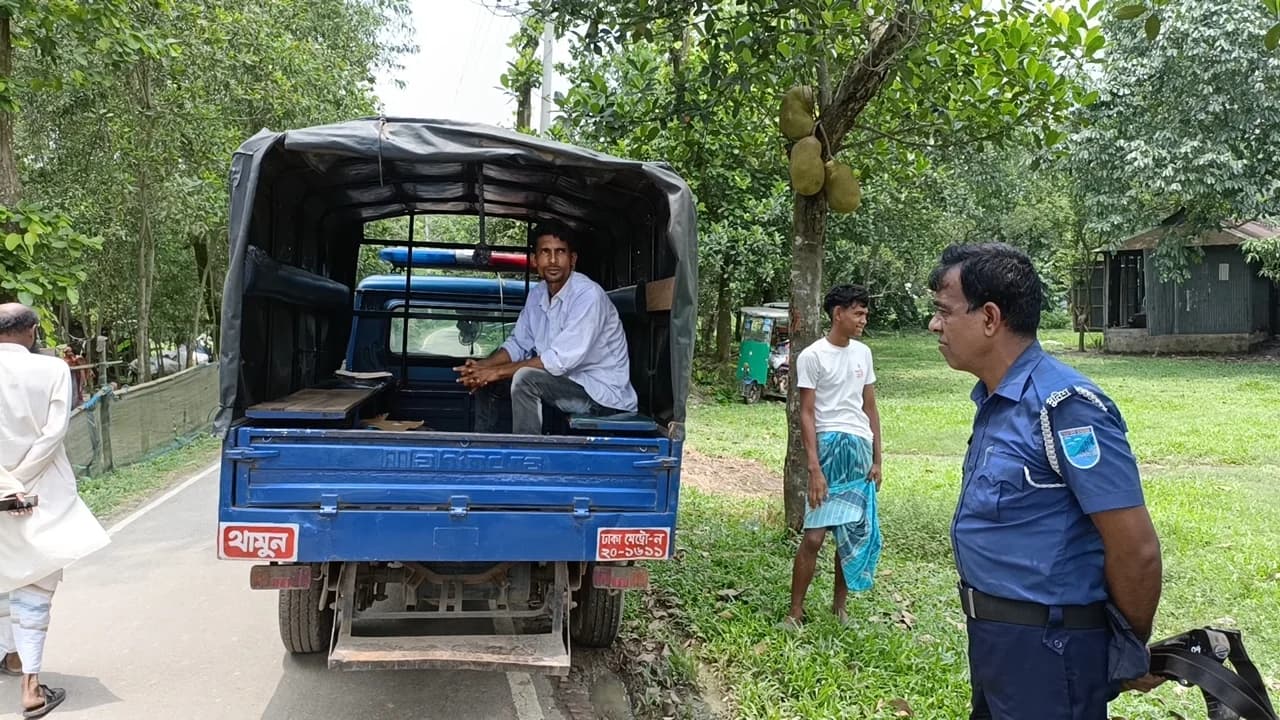 গাজীপুরে চাঁদাবাজির অভিযোগে জনতার হাতে ওয়ার্ড যুবদল নেতা আটক