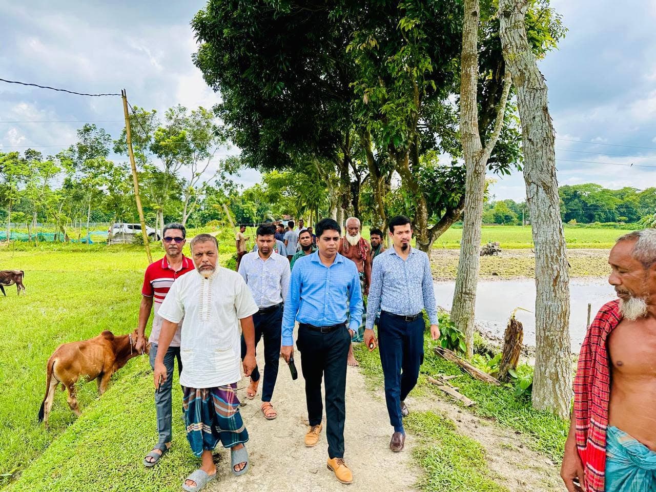 এসি ল্যান্ডের উদ্যোগে রামসোনা গ্রামে রাস্তার জটিলতা নিরসনে এলাকাবাসীর সঙ্গে মতবিনিময়